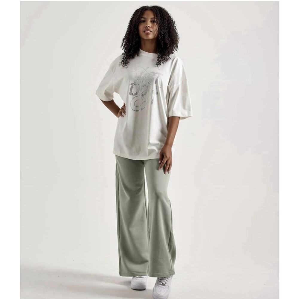 Nike Womens White Oversized Fit T-Shirt W/Rhinestone "Just Do It" Graphic XL